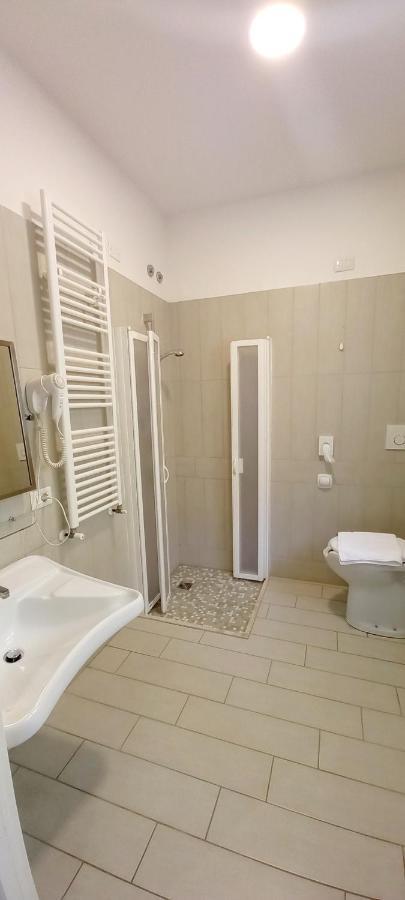 Hotel Brotas Rimini Exteriör bild