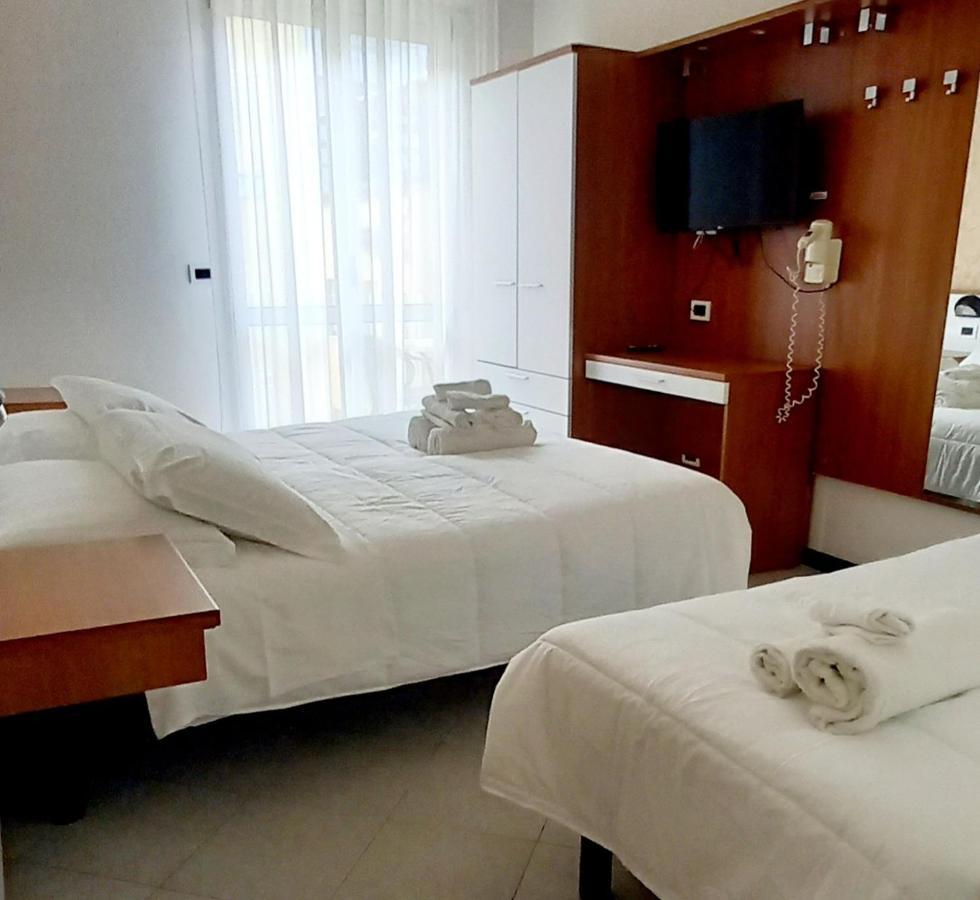 Hotel Brotas Rimini Exteriör bild