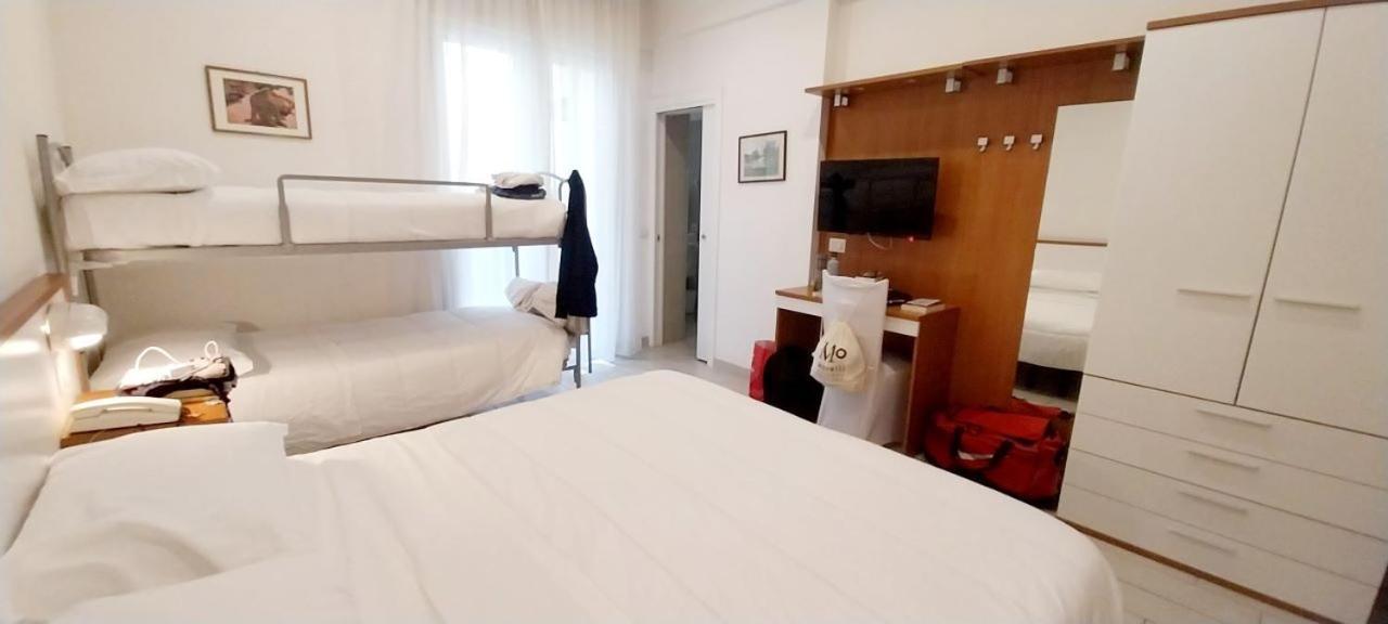 Hotel Brotas Rimini Exteriör bild