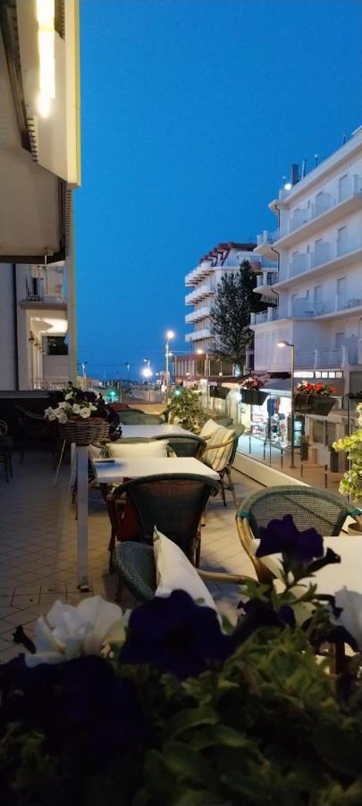Hotel Brotas Rimini Exteriör bild