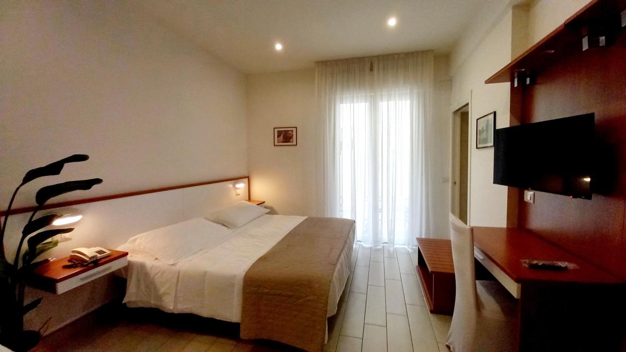 Hotel Brotas Rimini Exteriör bild
