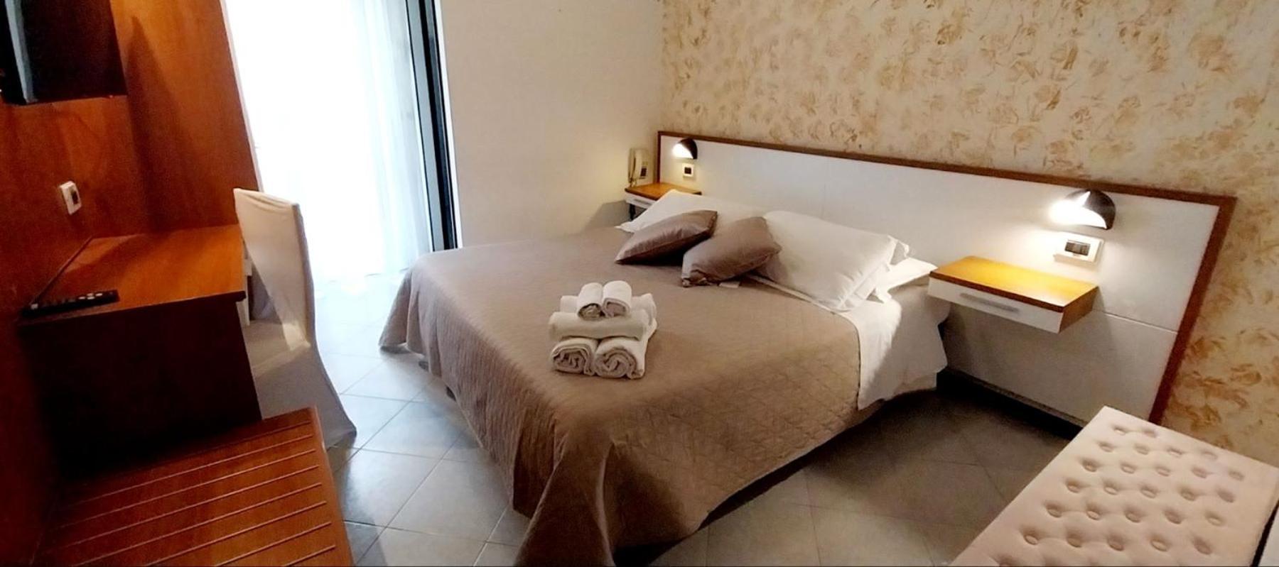 Hotel Brotas Rimini Exteriör bild