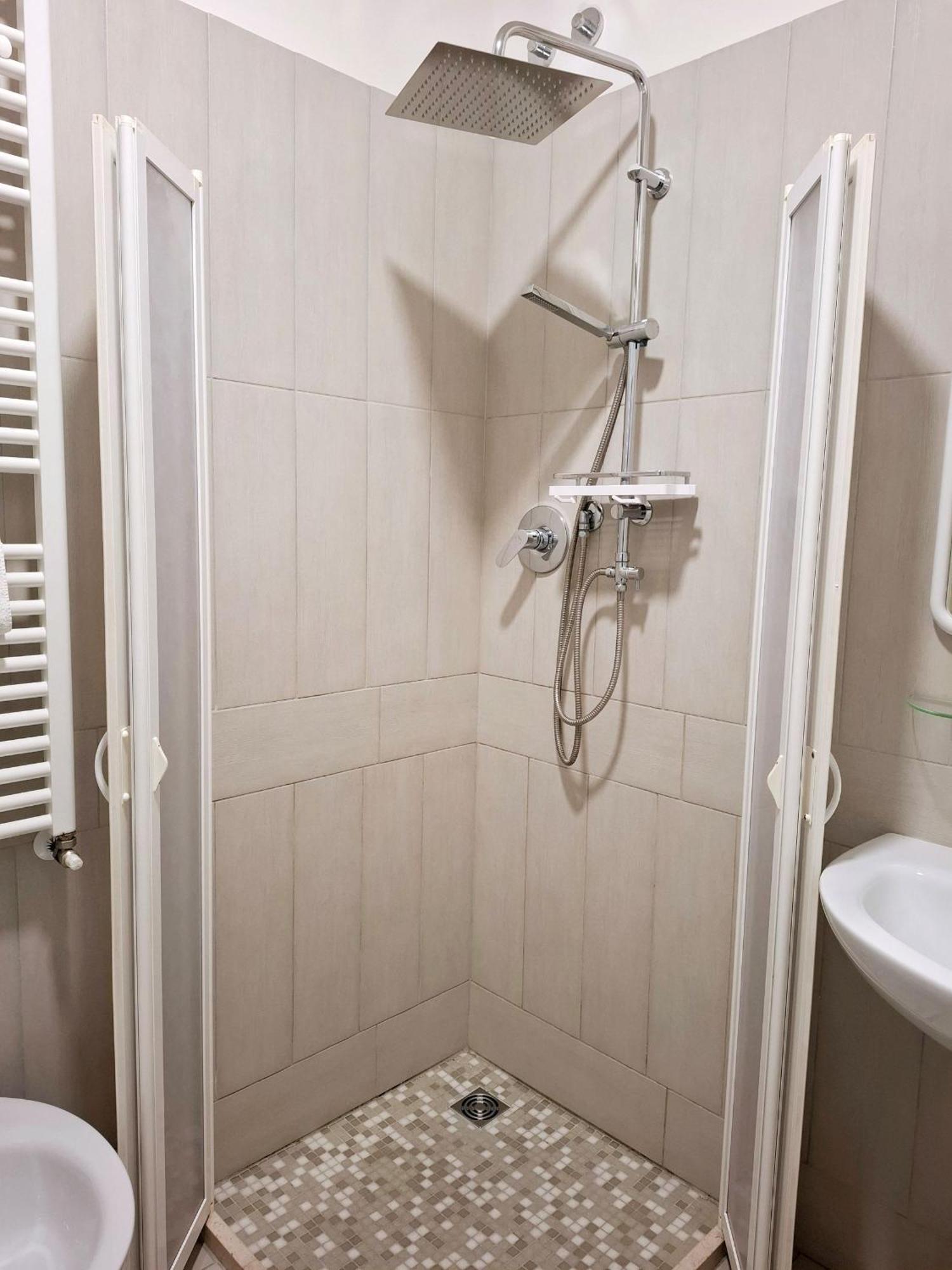 Hotel Brotas Rimini Exteriör bild