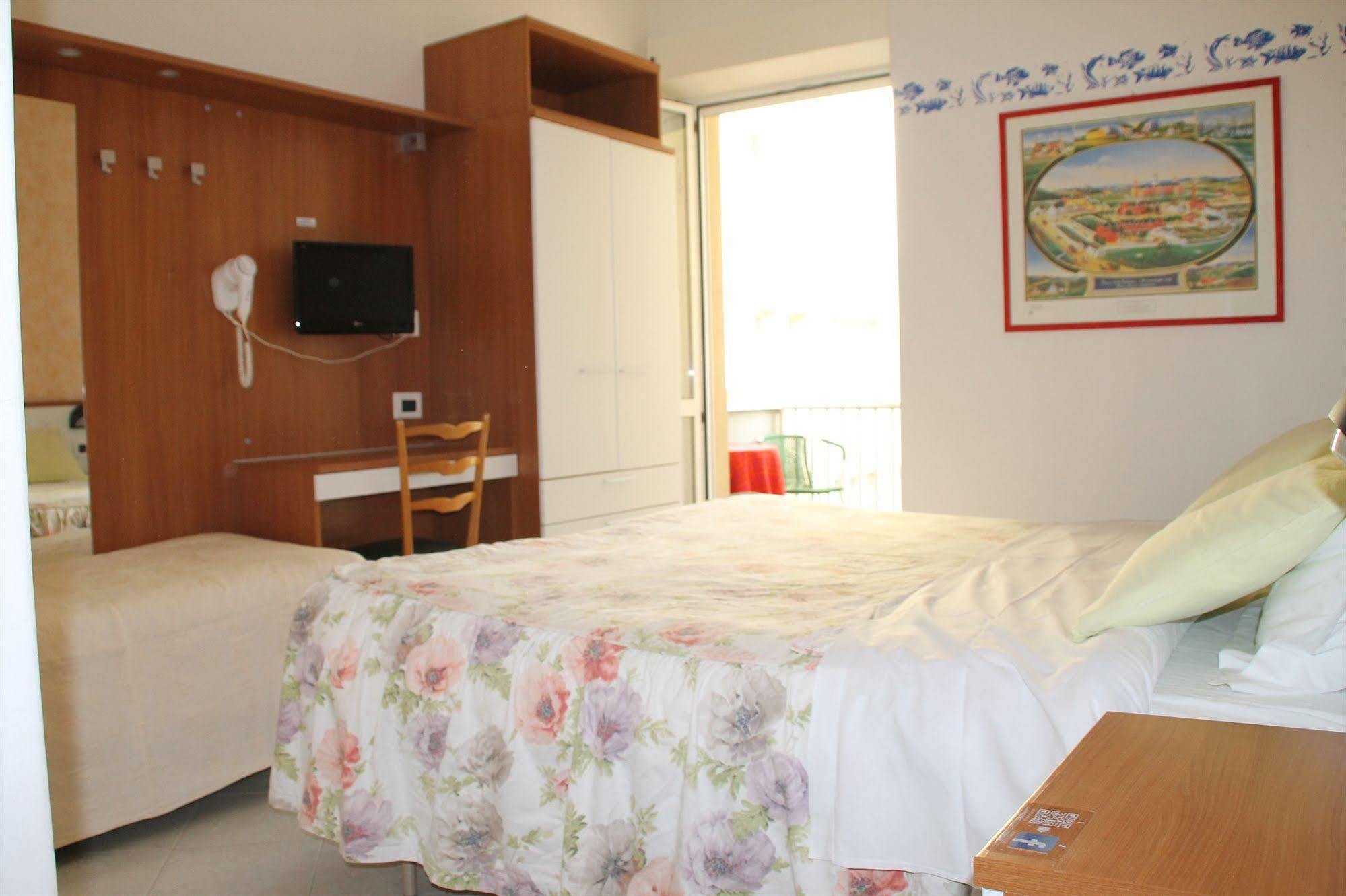 Hotel Brotas Rimini Exteriör bild
