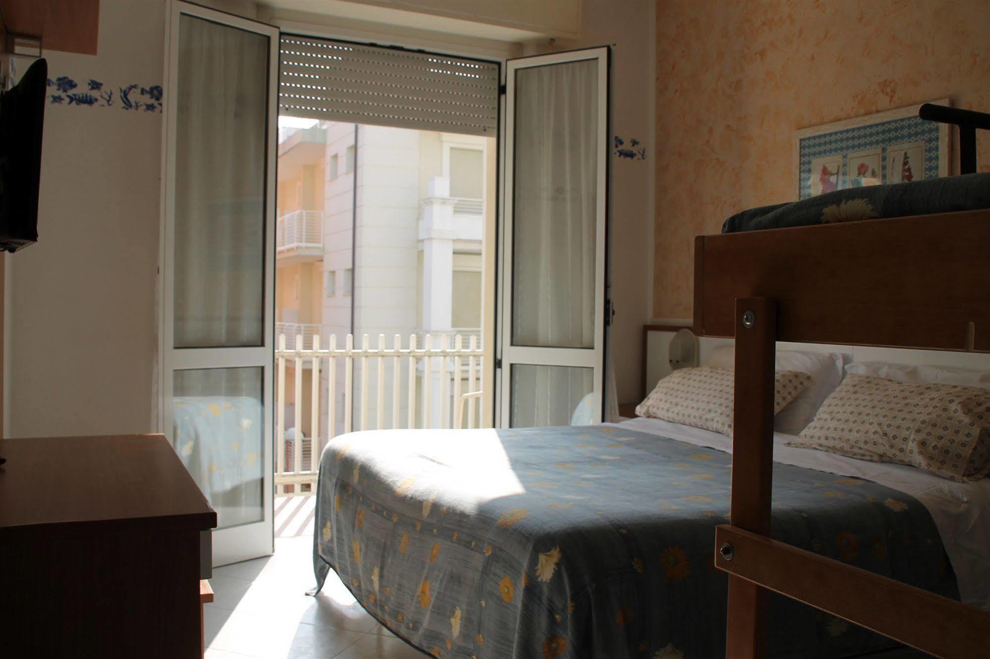Hotel Brotas Rimini Exteriör bild