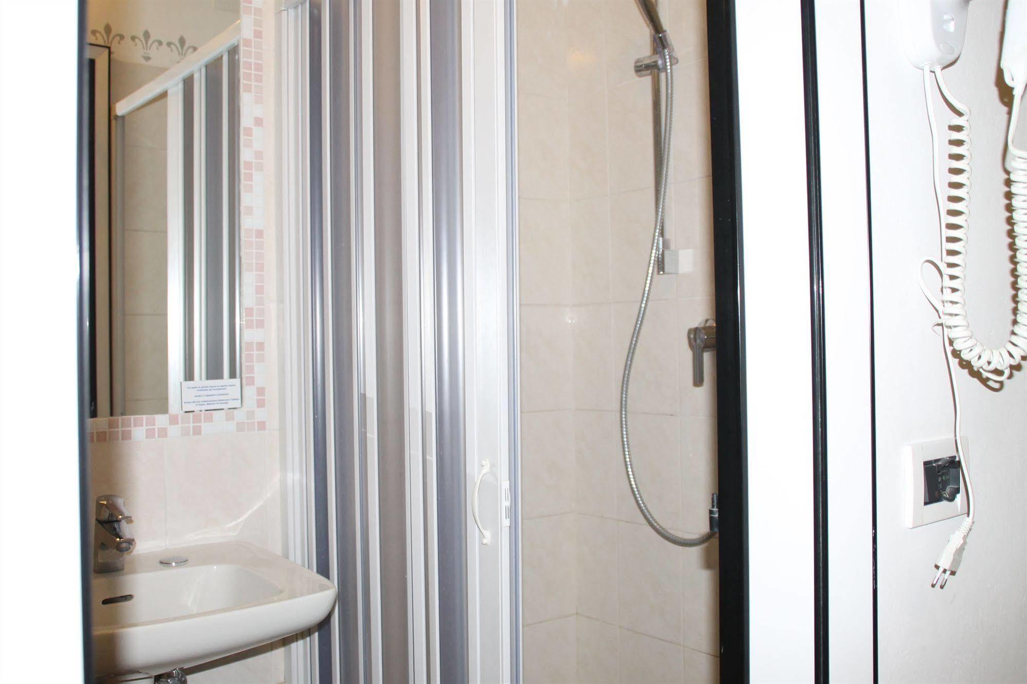 Hotel Brotas Rimini Exteriör bild