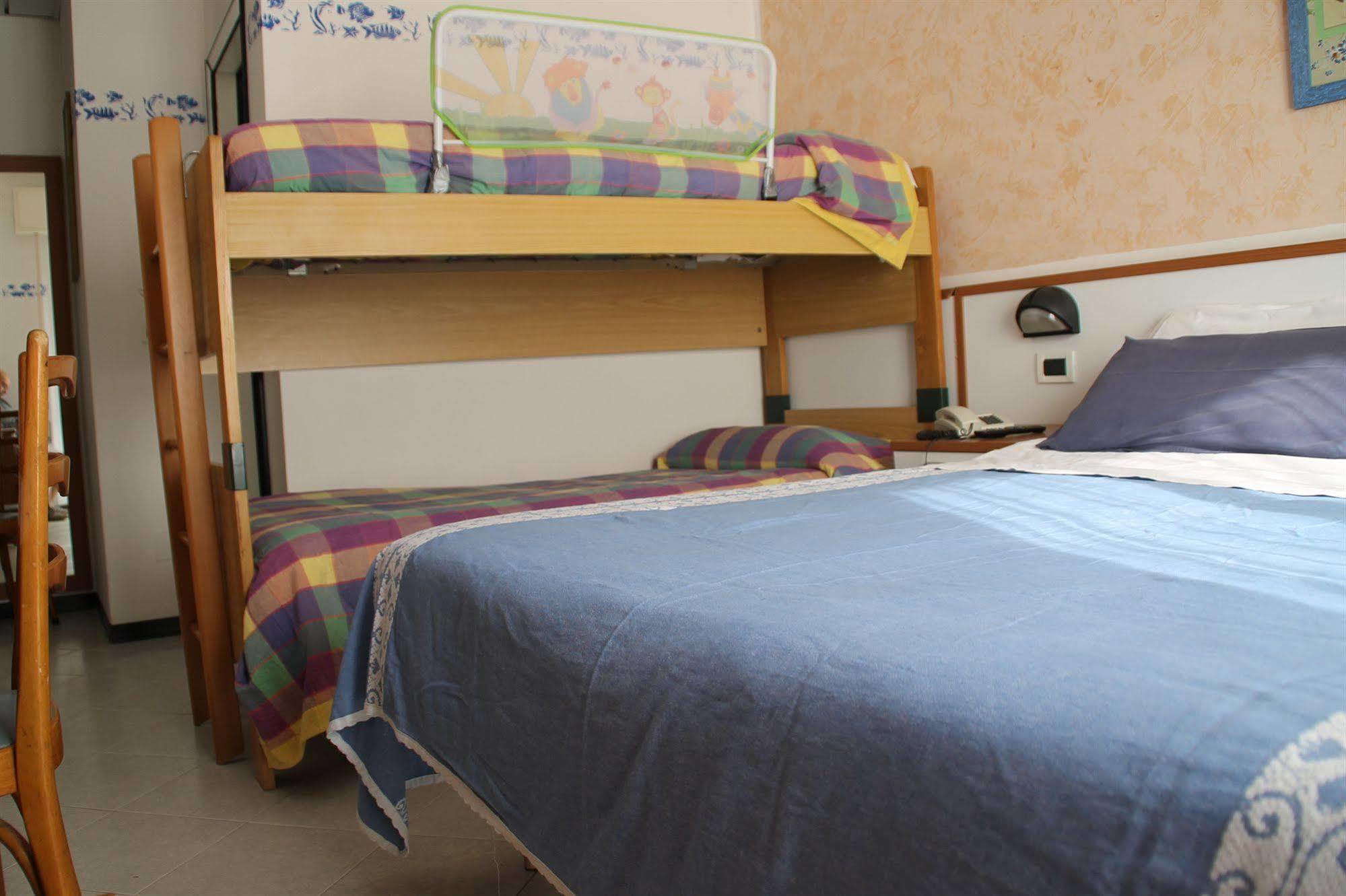 Hotel Brotas Rimini Exteriör bild