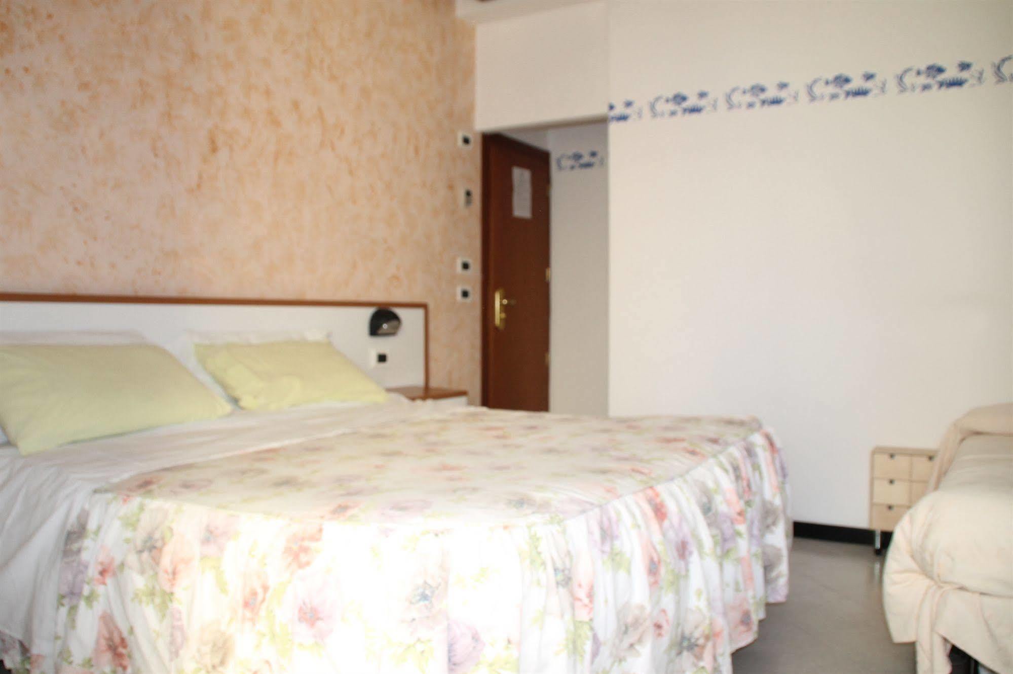 Hotel Brotas Rimini Exteriör bild